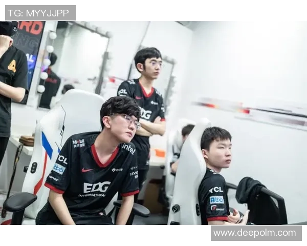 国际邀请赛最新积分榜FPX以71分稳居第一名引发关注 国际邀请赛最新积分榜FPX以71分稳居第一名引发关注